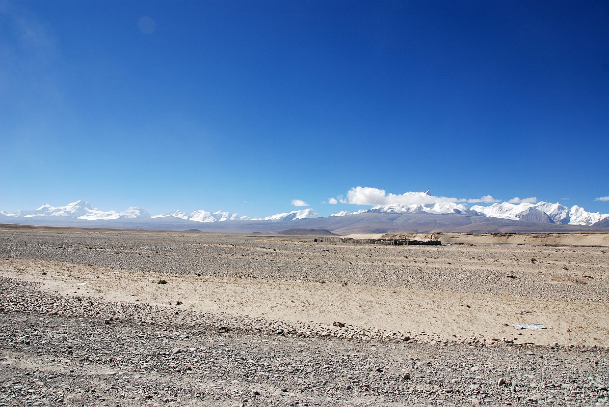 12 Phola Gangchen and Shishapangma Mountain Range To Gang Benchen From Just Before Peiko Tso The mountain range from Phola Gangchen and Shishapangma to Gang Benchen dominates the western horizon from just before Peiko Tso.